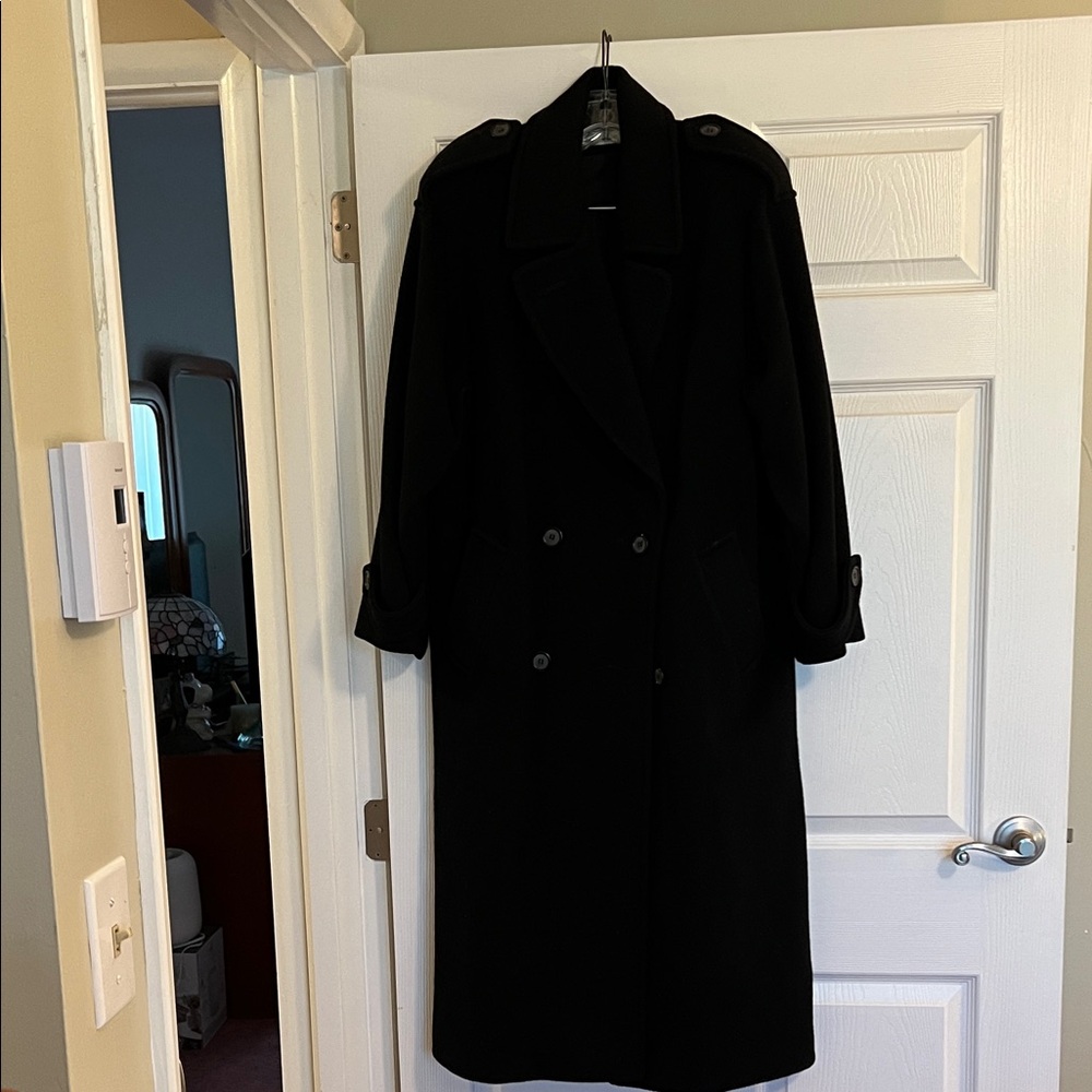 Women’s Larry Levine black full length wool coat. Worn twice. Great condition.